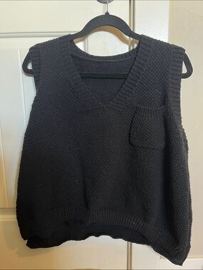 Buckle Black Knit V-Neck Sleeveless Sweater Vest
